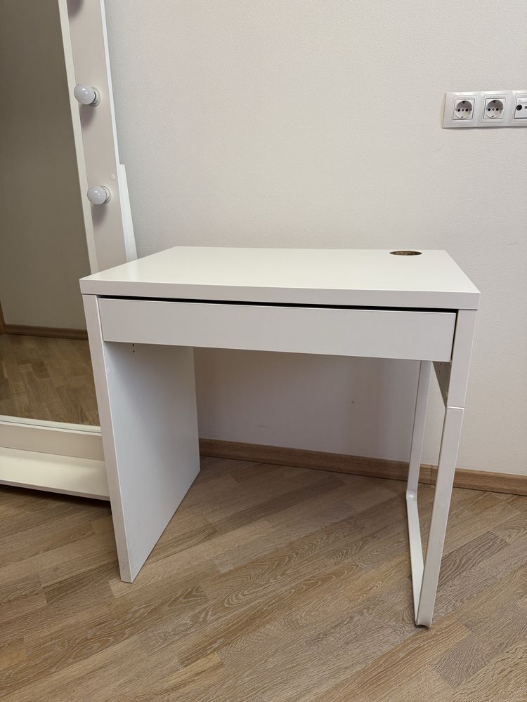 Письмовий стіл IKEA MICKE комп'ютерний столик, стіл для ноутбука