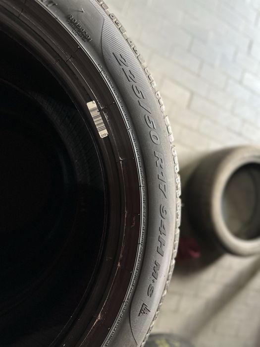 Шини нові 225/50R17 Pirelli Sottozero2 210 RFT ранфлет