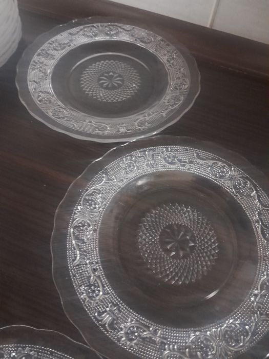 Sprzedam talerze deserowe