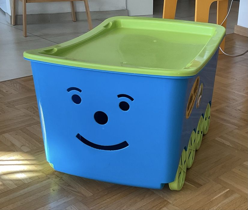 Duży kolorowy plastikowy pojemnik na zabawki na kółkach WROCŁAW
