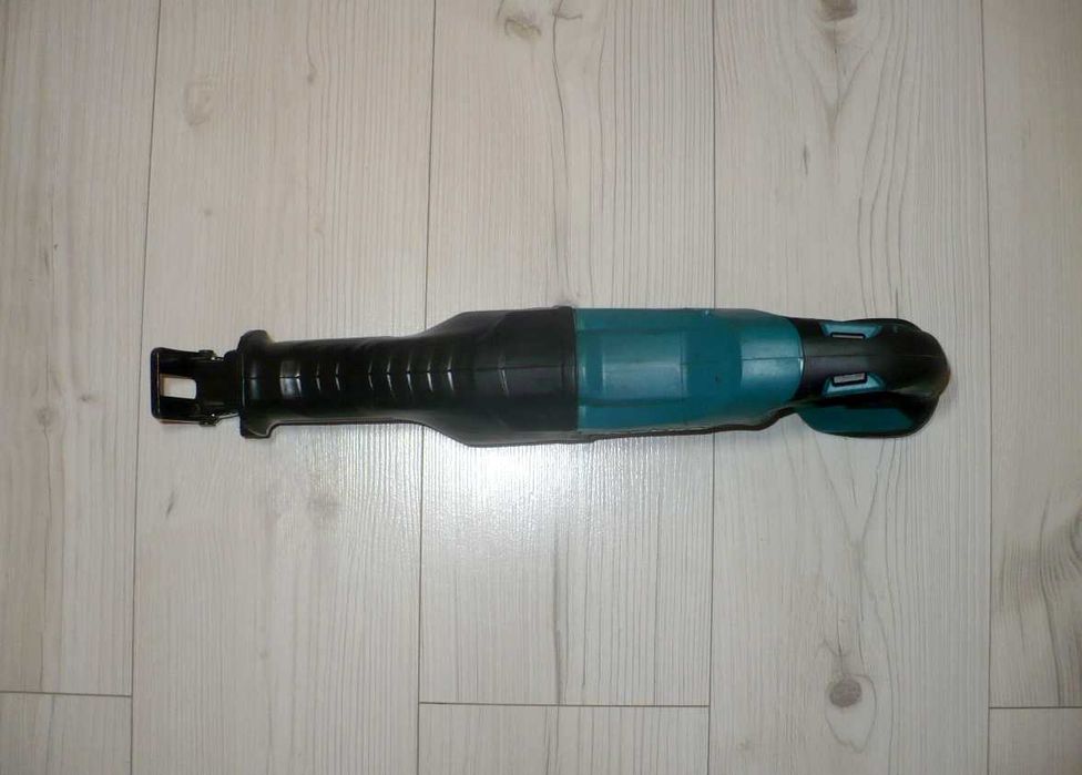 Piła szablasta , lisi ogon MAKITA DJR186