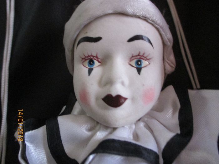 Pierrot com cabeça e mãos porcelana