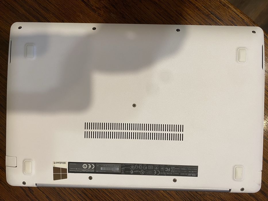 Asus X201E laptop mały