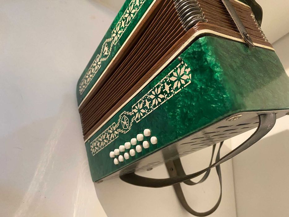 Acordeão Russo Antigo