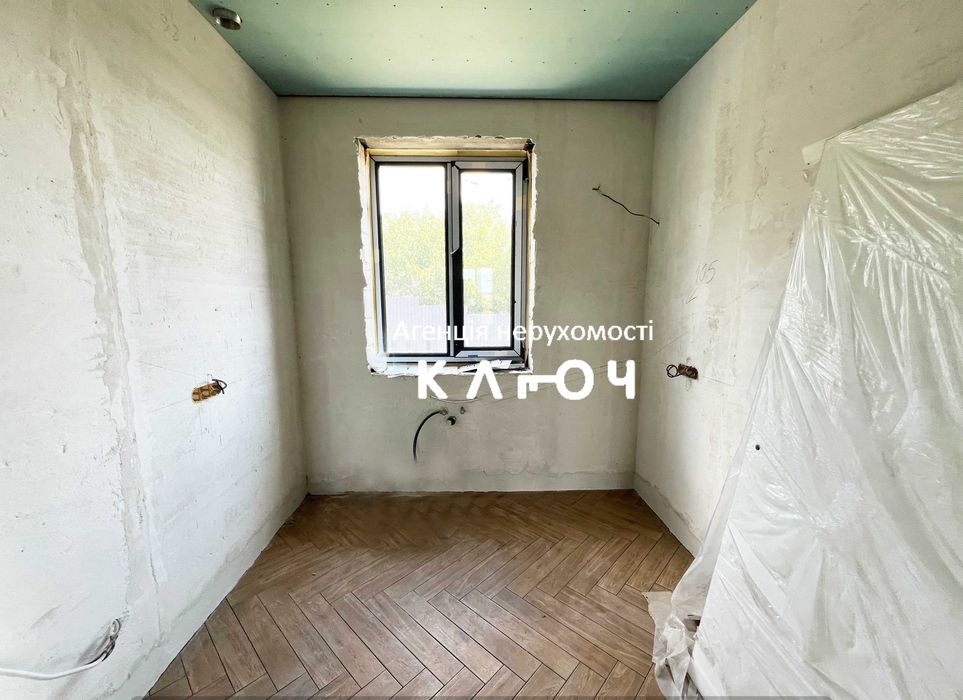 Продам сучасний будинок в мальовничому місці.