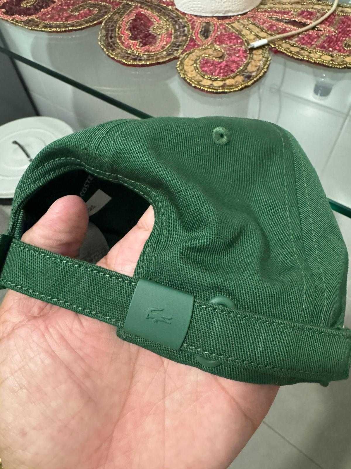 Tênis Lacoste e Chapéu