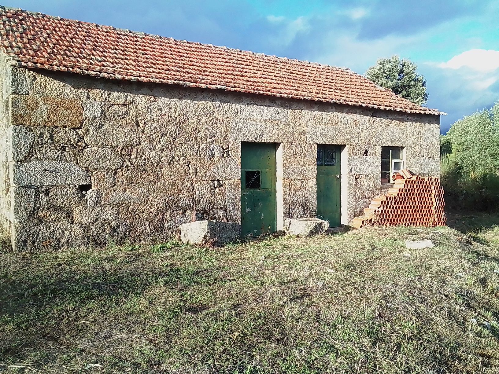 Terreno agrícola com Palheiro