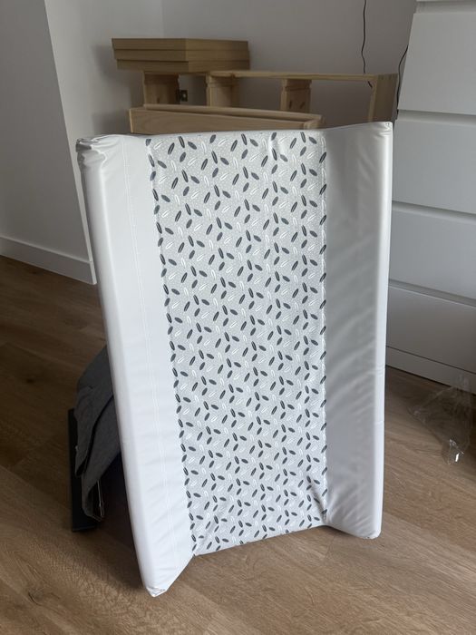 Muda fraldas para berço