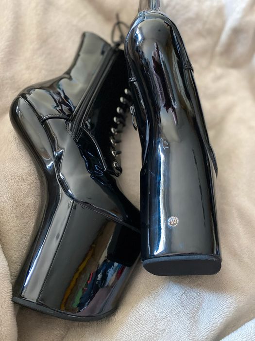 Goth Botki lakierowane błyszczące bez obcasa alternative kinky boots