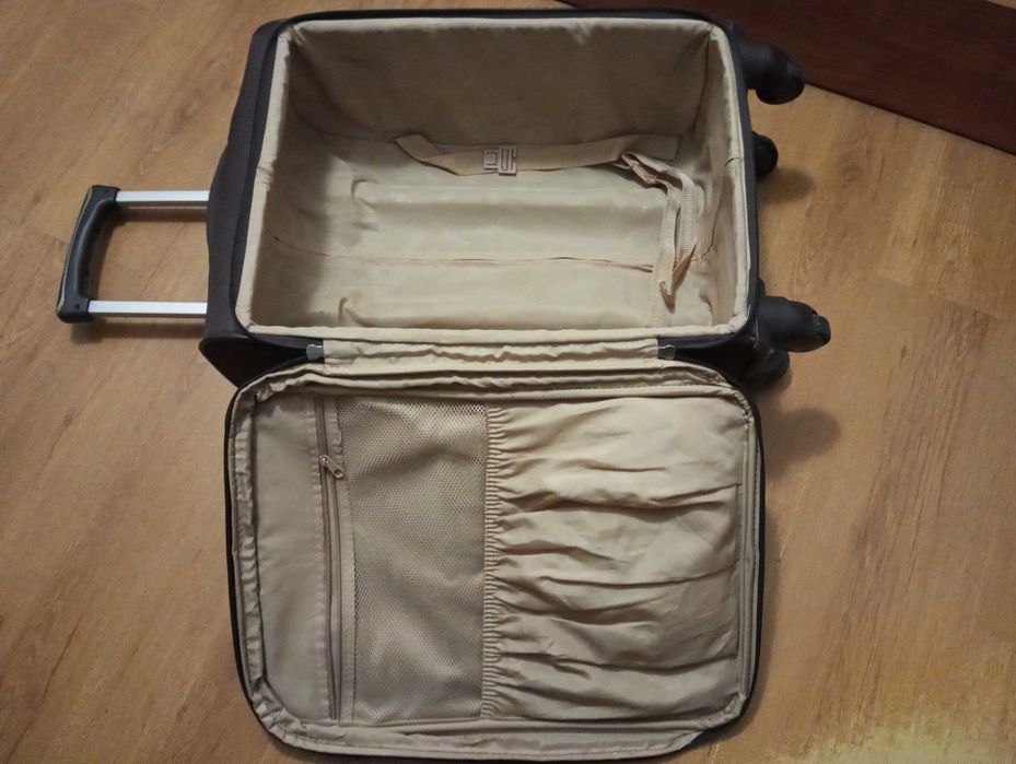 Дорожный чемодан