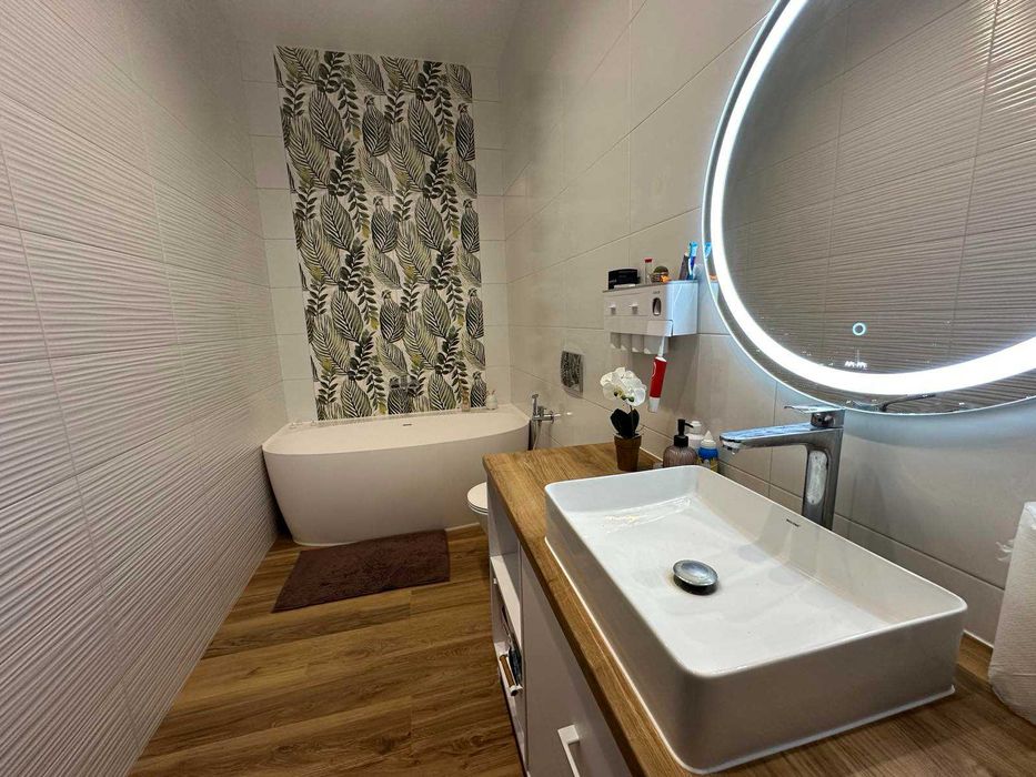 Будинок з ремонтом! 190 кв.м. Гараж на 2 авто. 240000