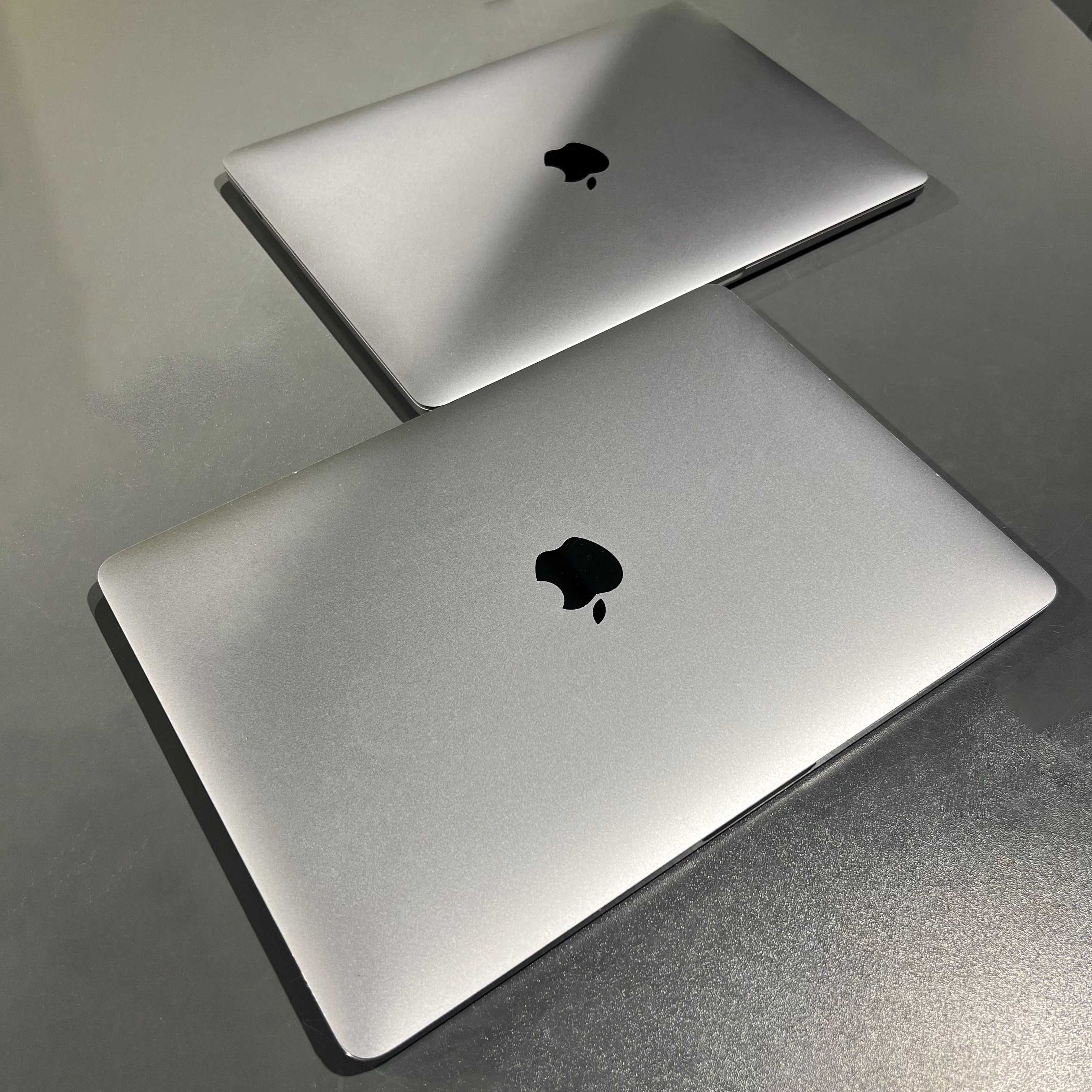 MacBook Pro 13" 2020 i5 16gb RAM 512gb SSD Space Gray Touch Bar!