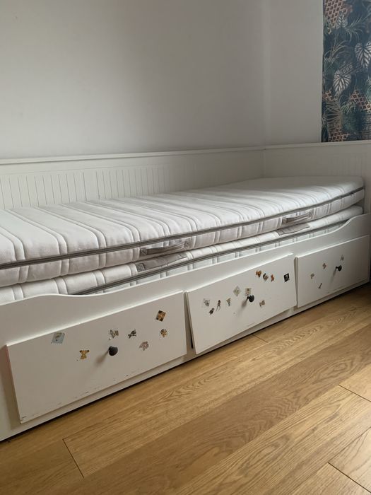 Ikea łóżko HEMNES,  kolor bialy, dwa materace srednio twarde, 80x200,