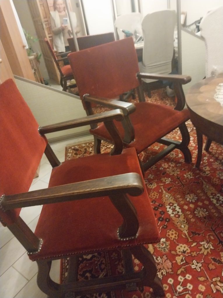 Krzesła typu fotel