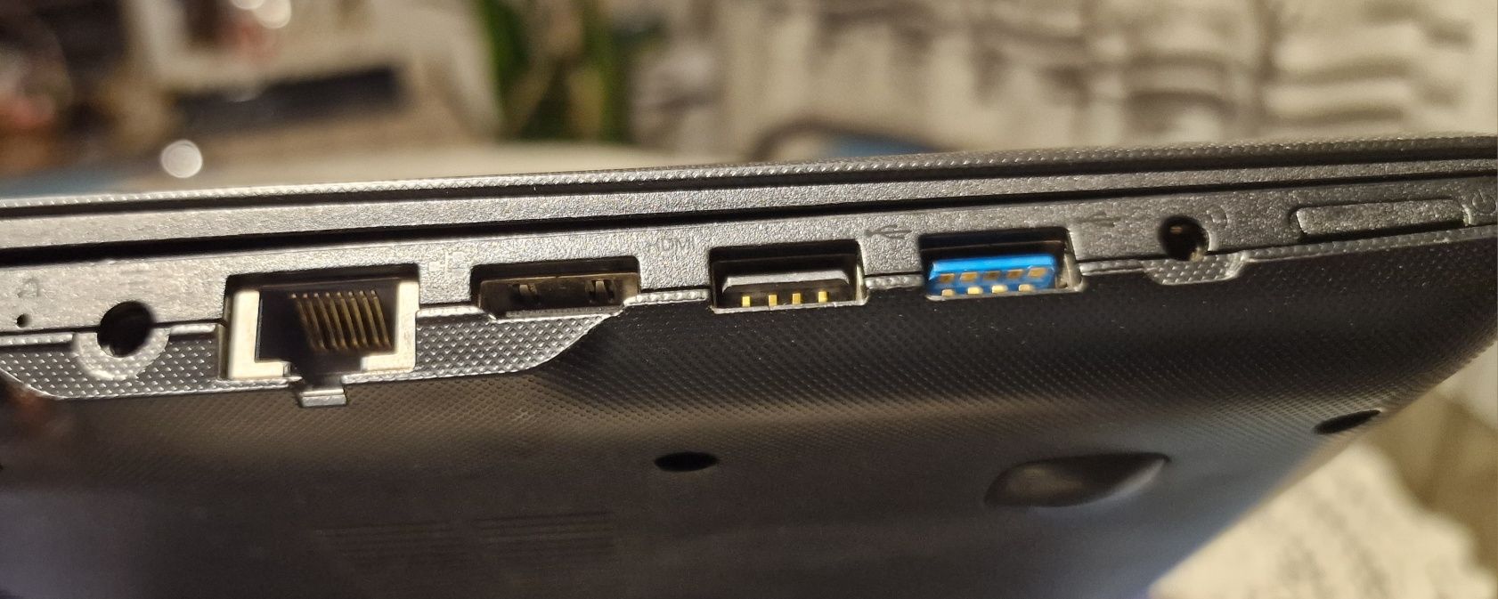 Portátil Lenovo - Windows 11- Intel Core i5 - Ecrã Led - Ram 8 Gb.