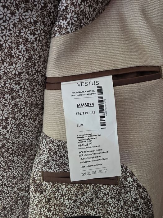 Garnitur vestus beżowy modny na lato