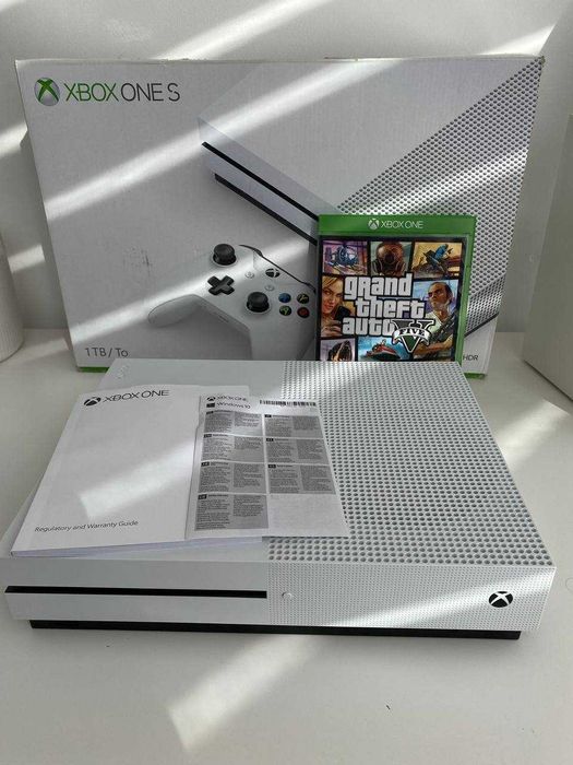 Ігрова консоль Xbox One S на 1TB + диск GTA V