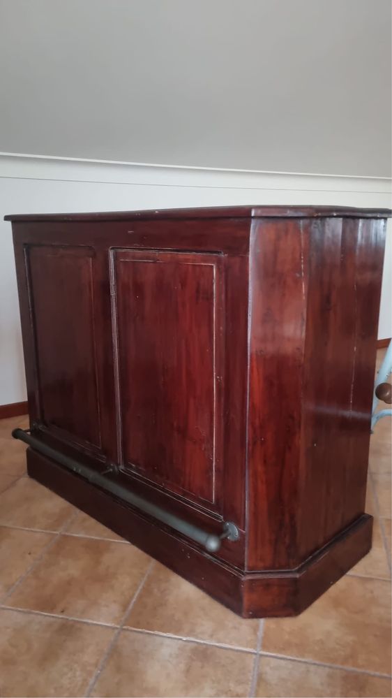 Bar + bancos antigos