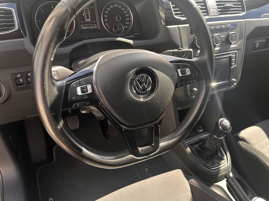 Volkswagen Caddy VW 2018 2.0 TDI 150km Czarny bogato wyposażony FV VAT