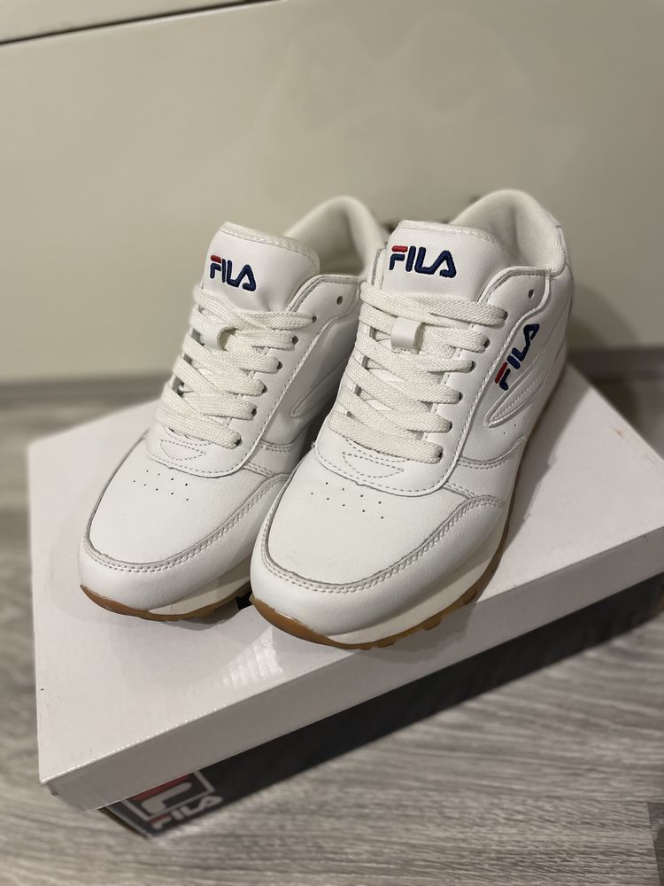 Кожаные кроссовки Fila