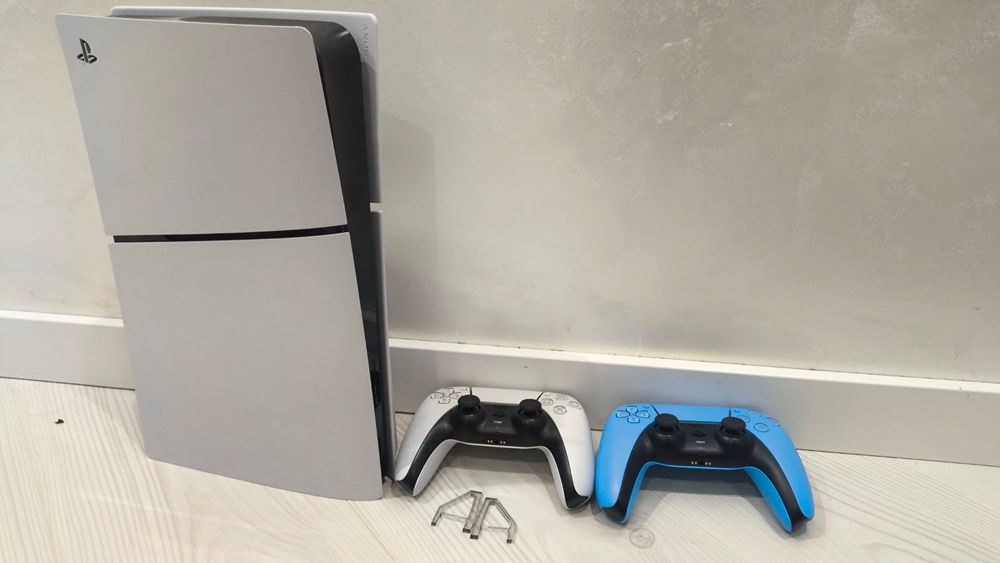 PlayStation 5 slim 2024 (+ 2 джойстики, + 2 гри)