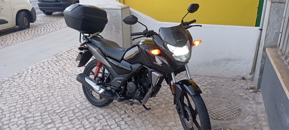 Moto Honda 125 super conservado.