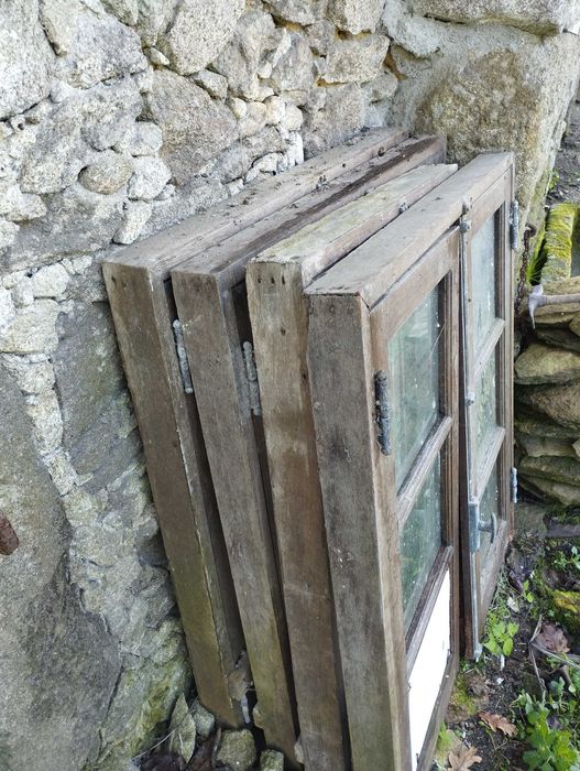 3 janelas de madeira antigas