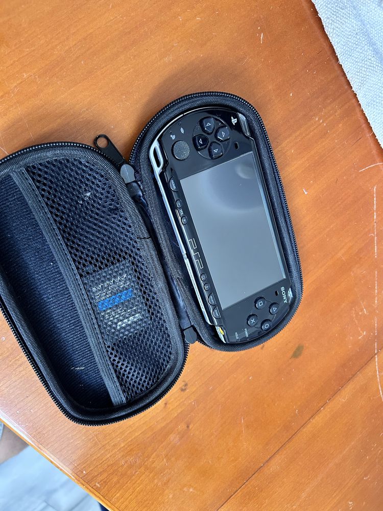 PSP w dobry stanie ( dwie baterie )