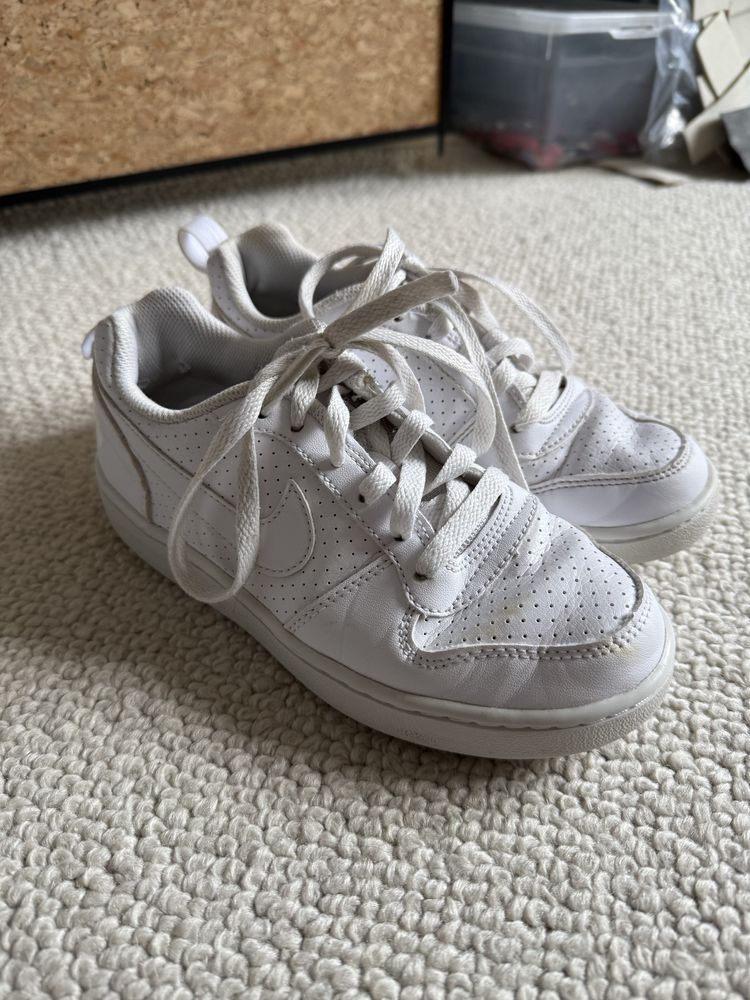 Buty Nike 35,5 białe skóra