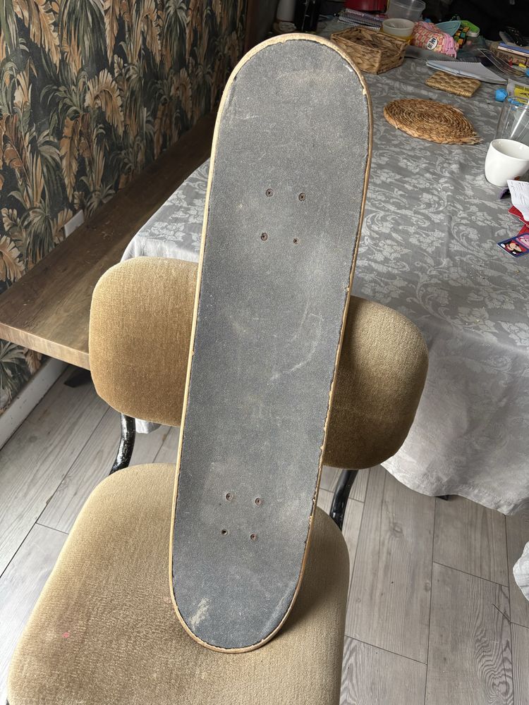Skate element com algumas marcas de uso