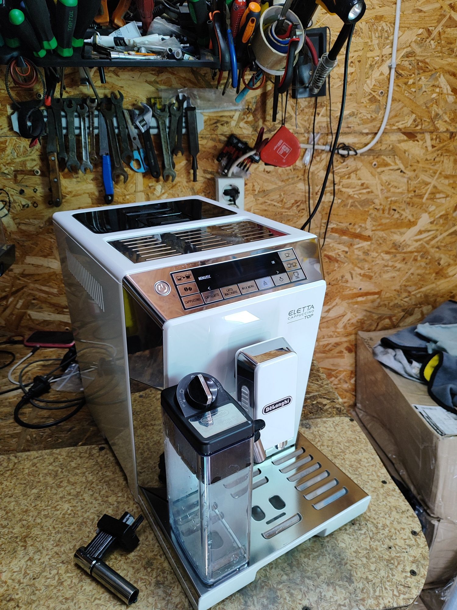 Кофемашина, кавоварка Delonghi Eletta Cappuccino Top