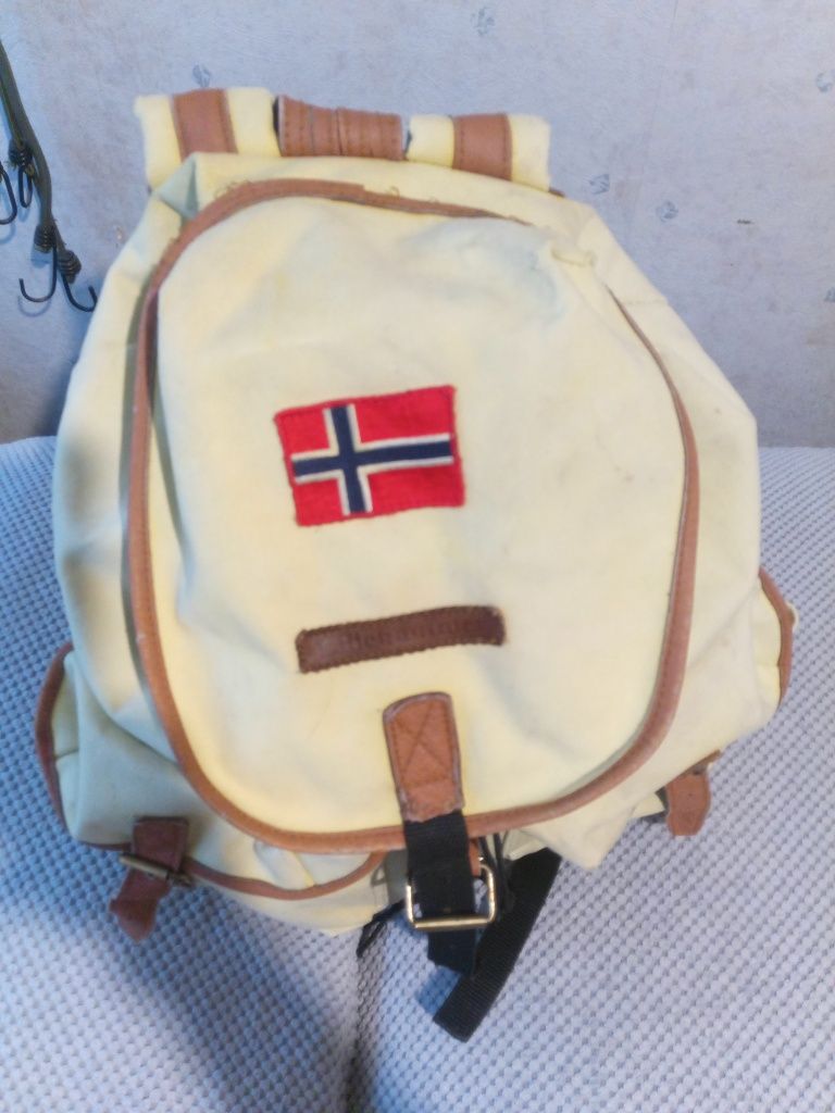 Mały Norweski plecak turystyczny z Lillehammer.