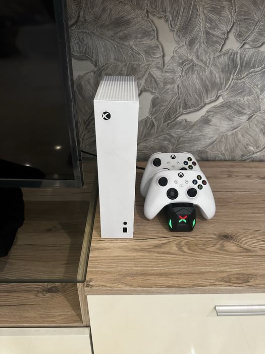 X box series S з повним комплектом як на фото