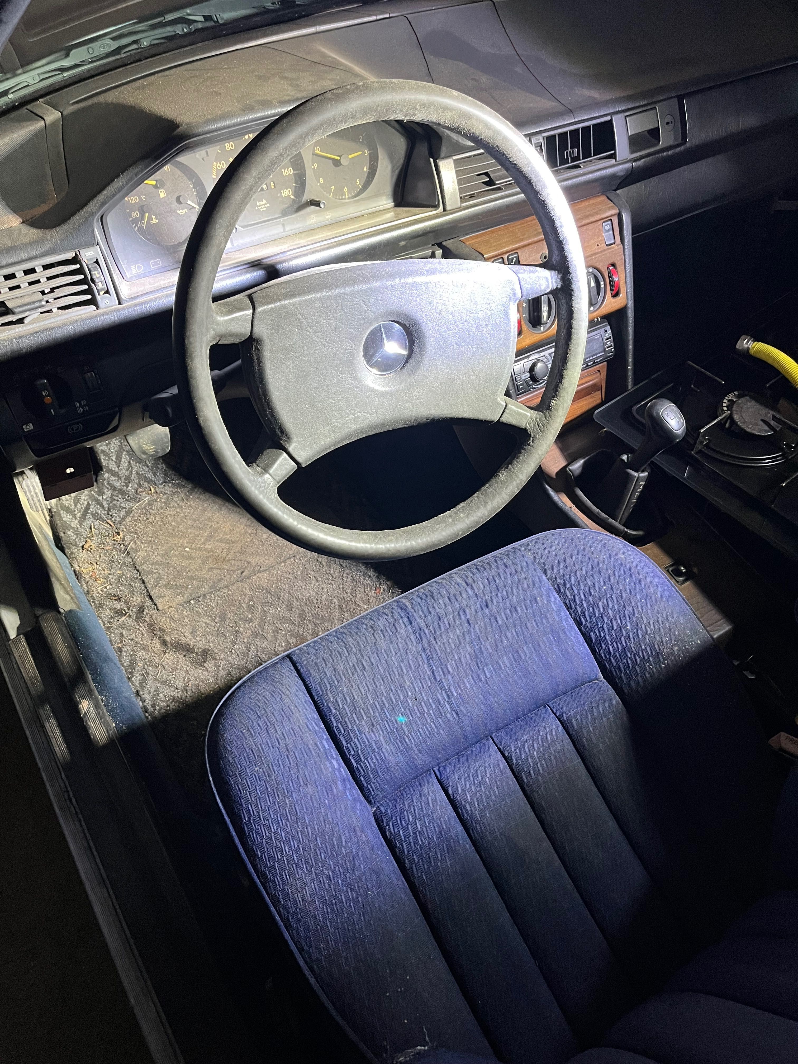 Mercedes e200 e 190 para desocupar