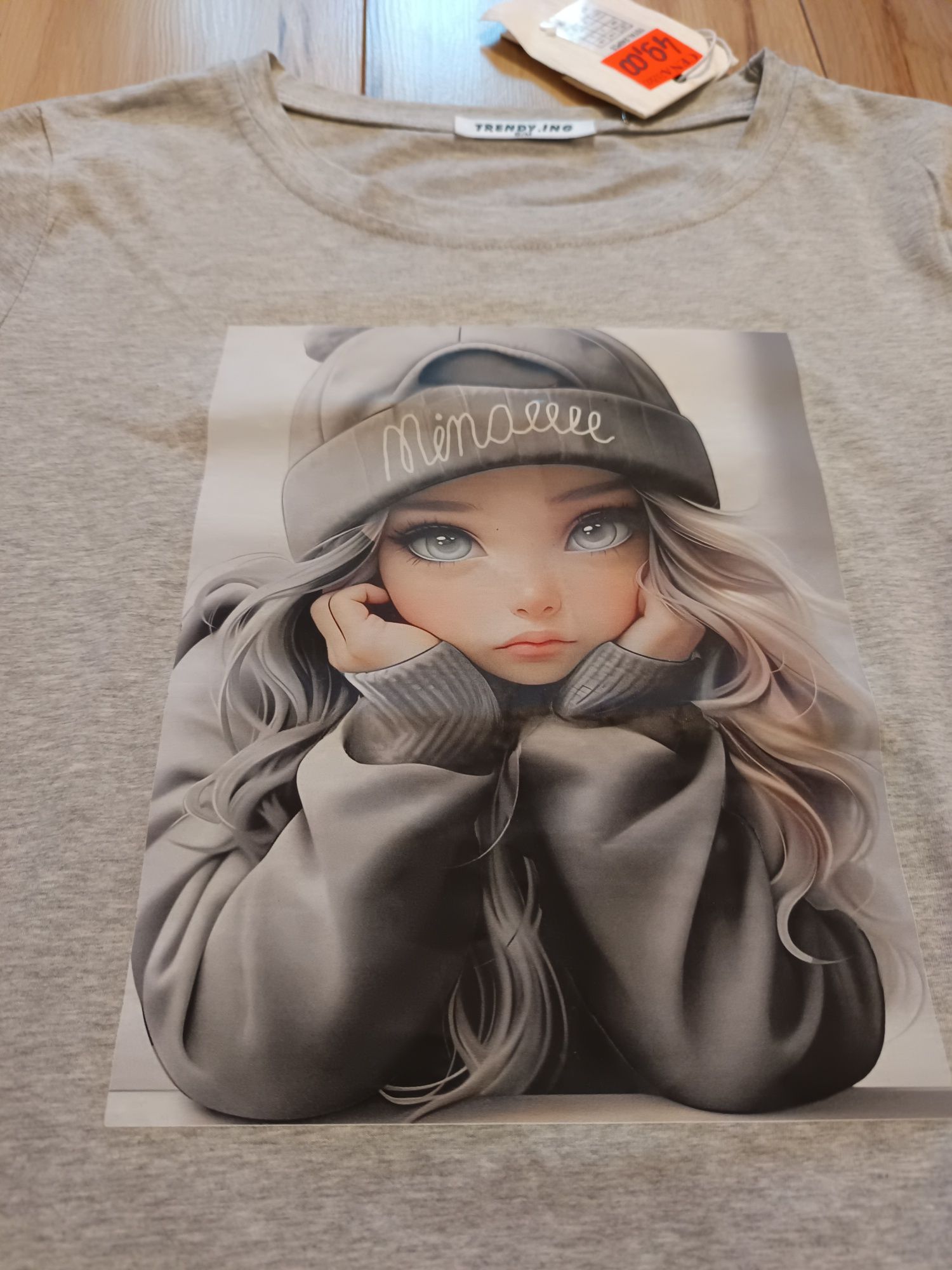 Nowy T-shirt damski