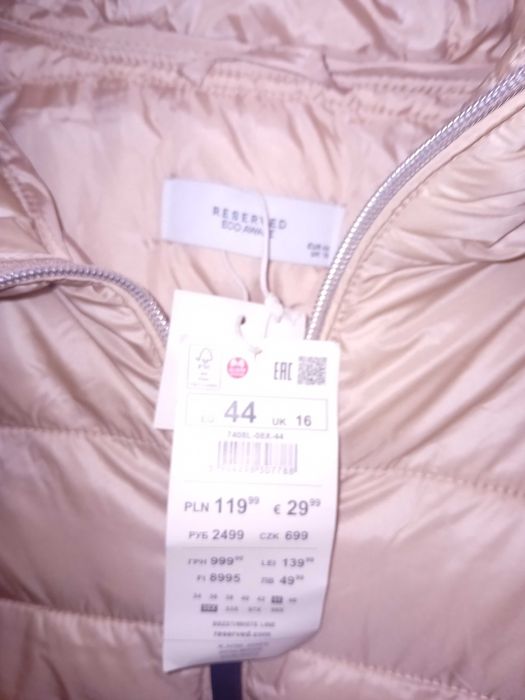 Reserved eco leciutka kurtka z kapturem. Nowa