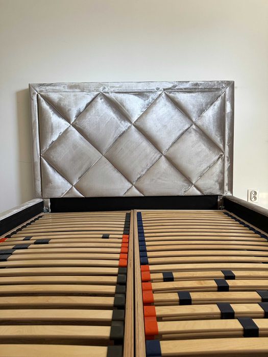 Rama łóżka welurowa 140x200 - stan bardzo dobry, pikowany zagłówek