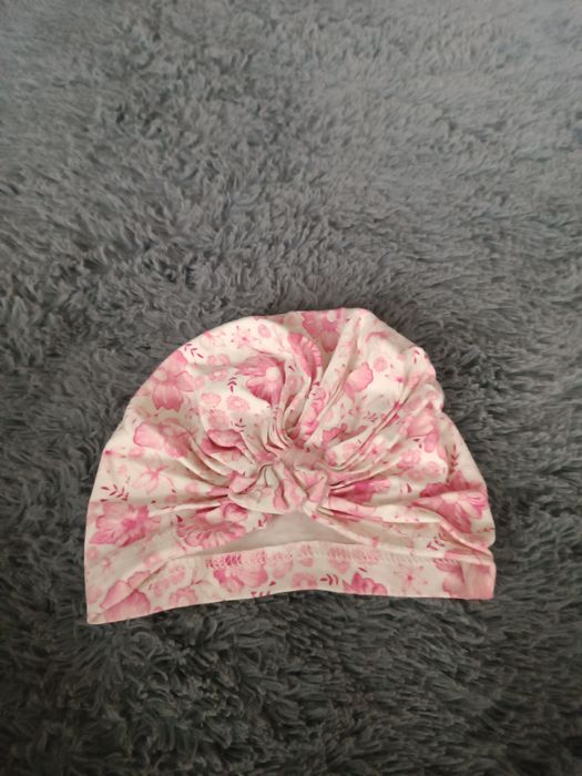 Wiosenna czapeczka dla dziewczynki