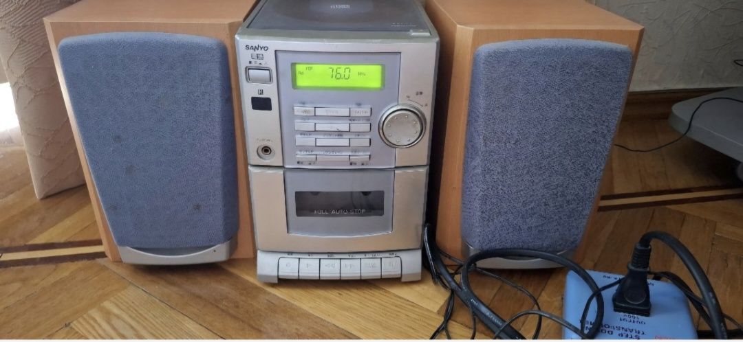 Sanyo DC-DA70 — магнитофон с радио и кассетной декой + адаптер