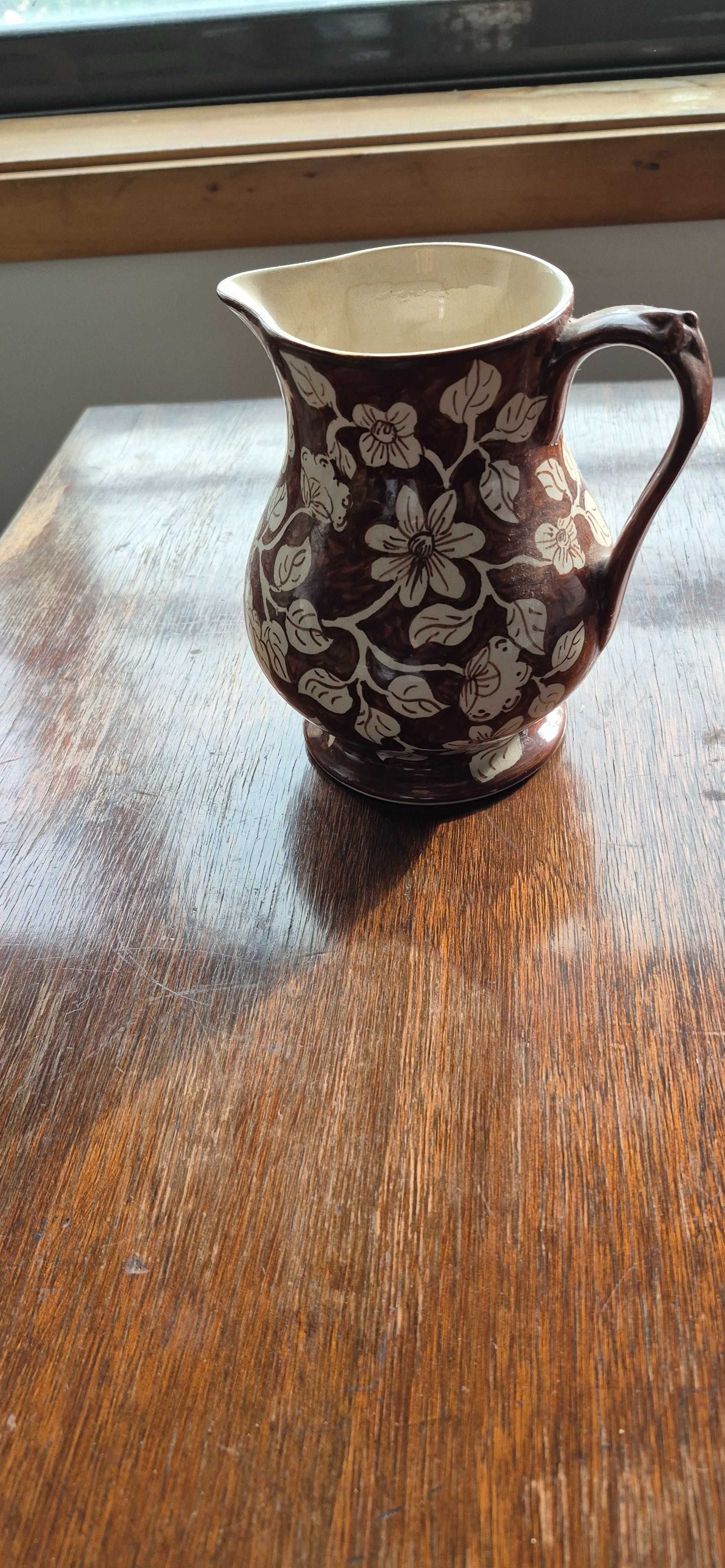 Caneca de servir muito antiga