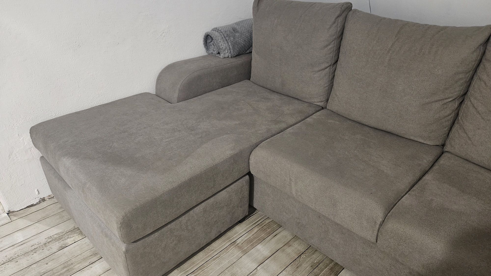 Sofá com chaise longue
