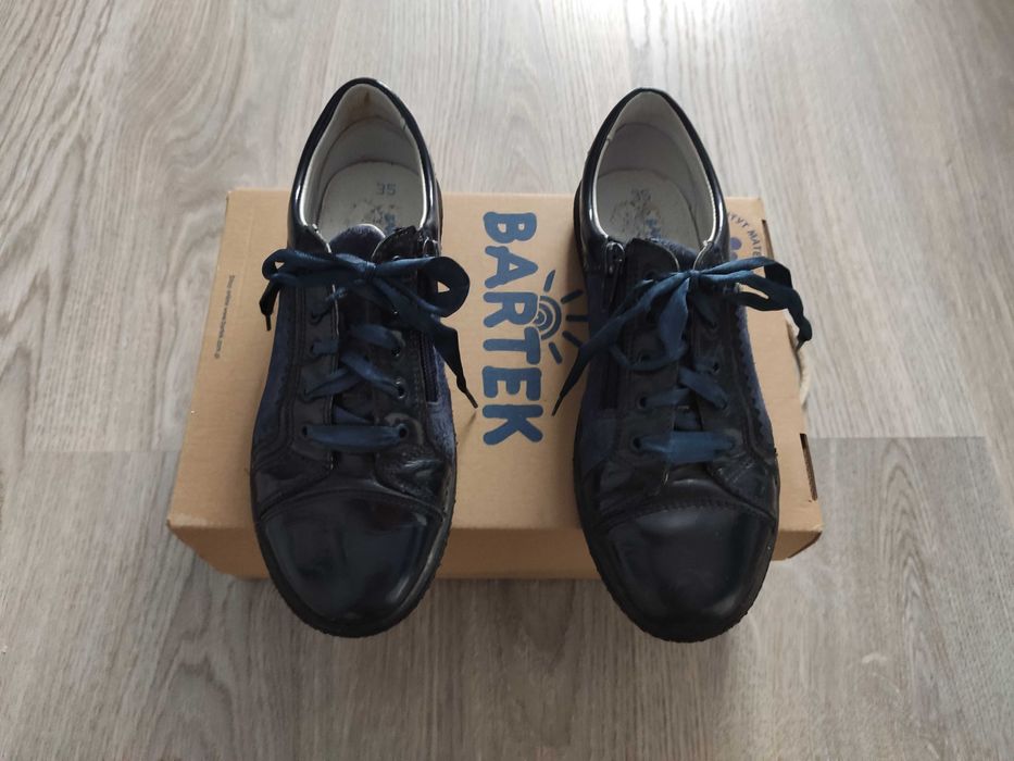Granatowe buty dziewczęce r. 35 firmy Bartek - skóra