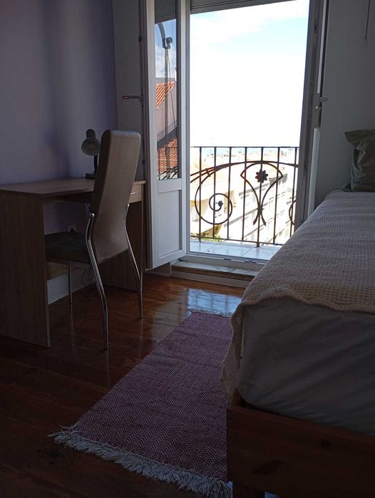 Arrenda-se Quarto (12 m2) - perto IST - com vista para Tejo