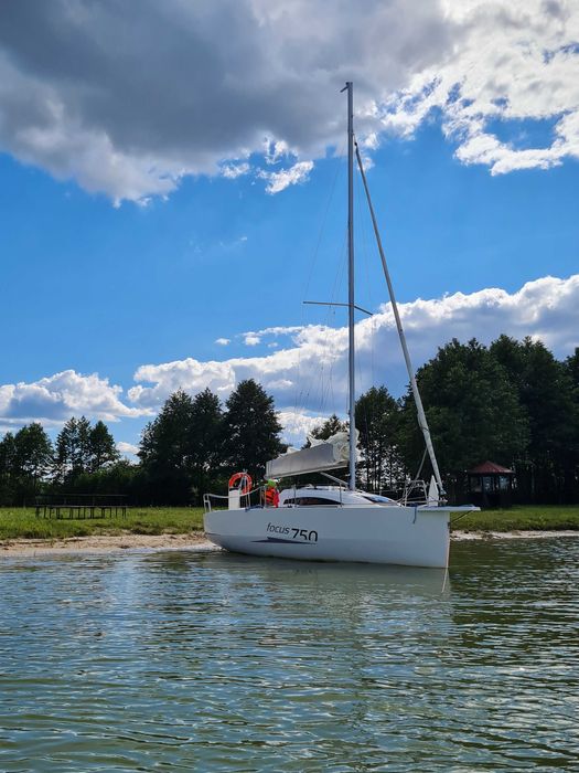 Sprzedam jacht żaglowy Focus 750