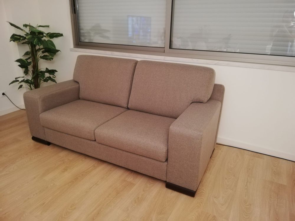 Sofa como novo, estofado em tecido