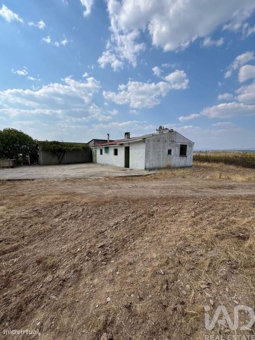 Casa / Villa T2 em Salgueiro do Campo de 133,00 m2