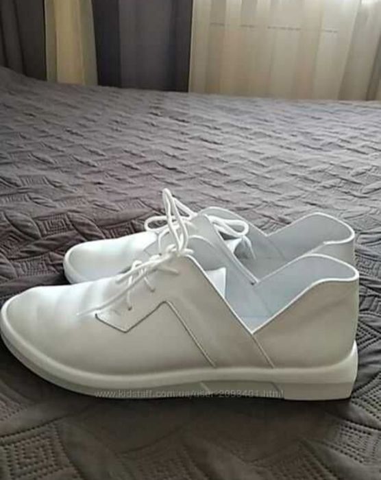 Шкіряні кеди, кросівки.