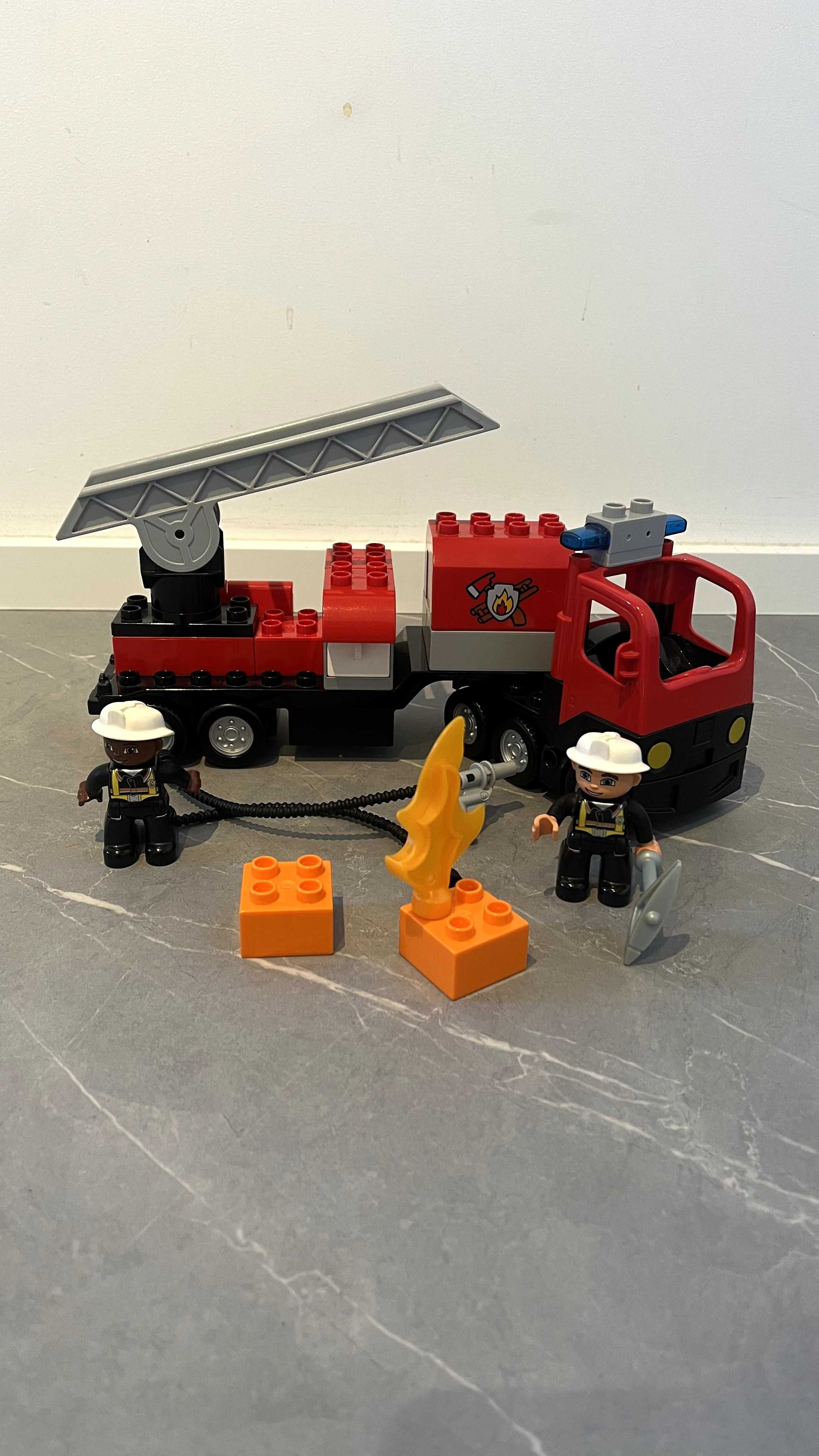 LEGO Duplo 4977 Wóz strażacki z działającą syreną