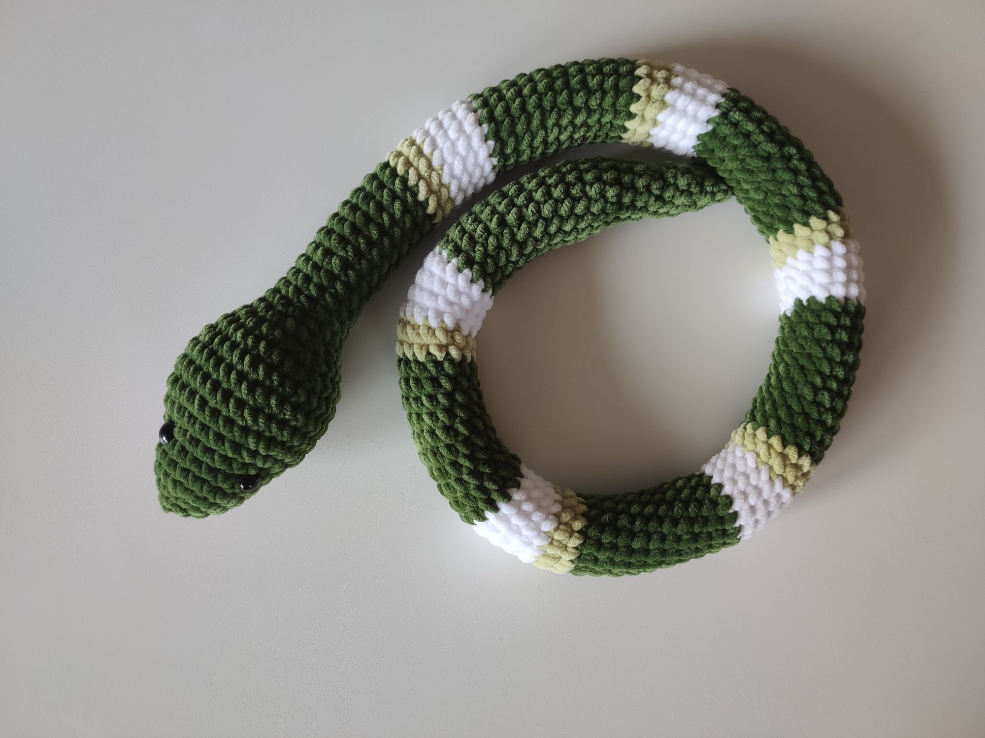 Pluszowy wąż HANDMADE 105 cm zielony | Pluszak szydełkowy na prezent