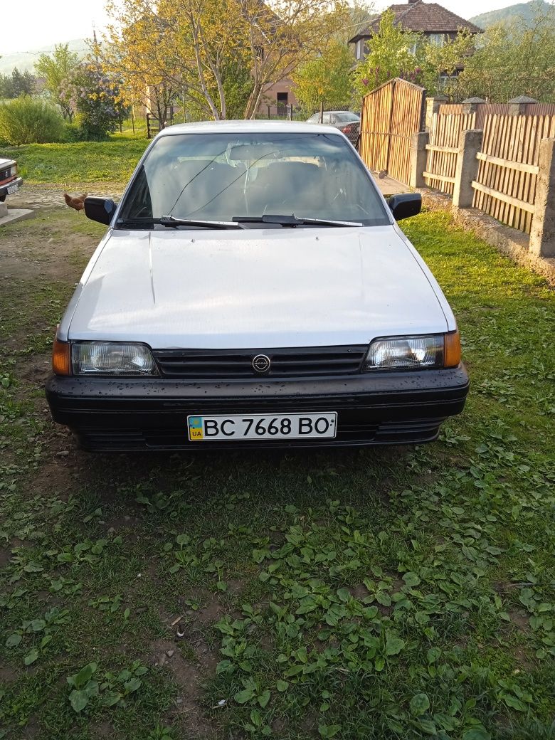 Nissan sunny 88 рік